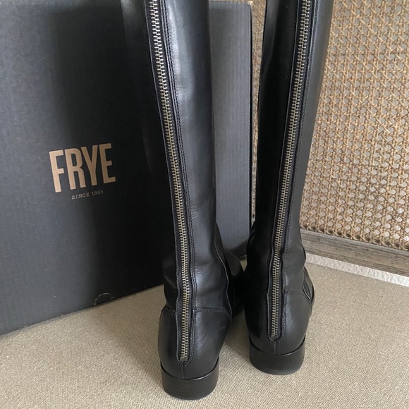 Frye Melissa Black Leather Button Back Zip Boots - Picture 7 of 8